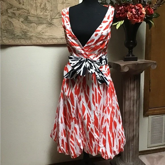 Diane Von Furstenberg Red and White V-Neck Fit and Flare Midi Dress - Picture 4 of 16